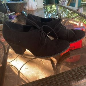 Dr. Schools lace up booties, size 8